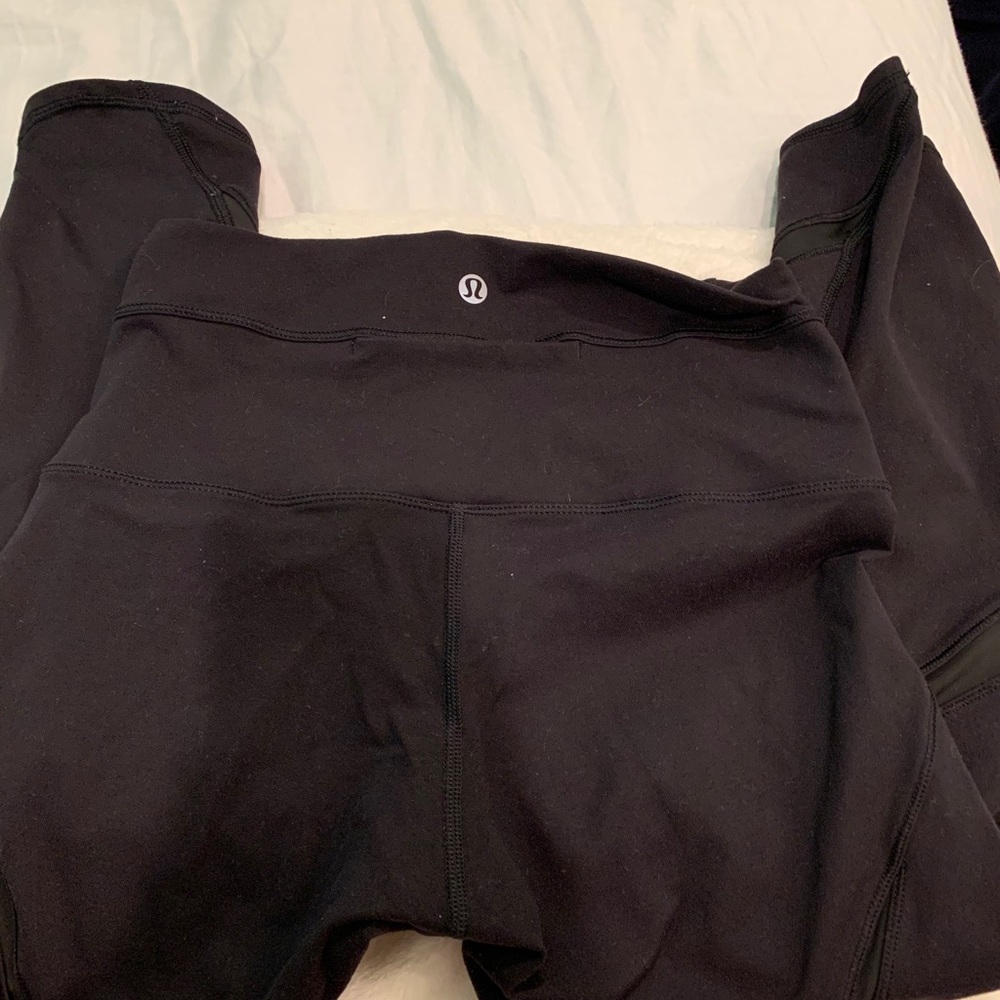 black cropped lululemon leggings with mesh swirls
